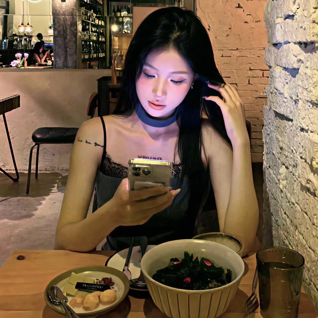 小娇妻眼一红，冷面教授轻声哄